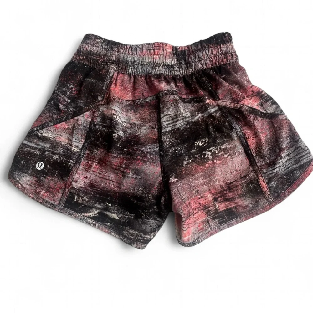 Lululemon Tracker 4” Shorts Women’s 4 Galaxy Splatter Black Pink Lined Running